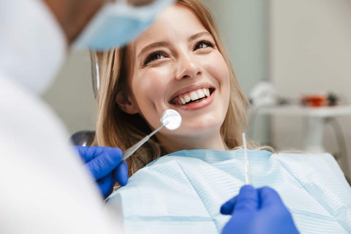 Cómo evitar problemas en las encías | Clínica Dental Periodontium